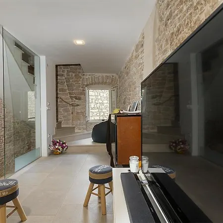 Luxury House * Bale