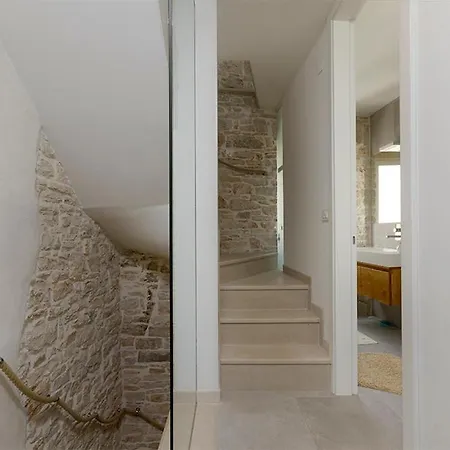 Luxury House Bale